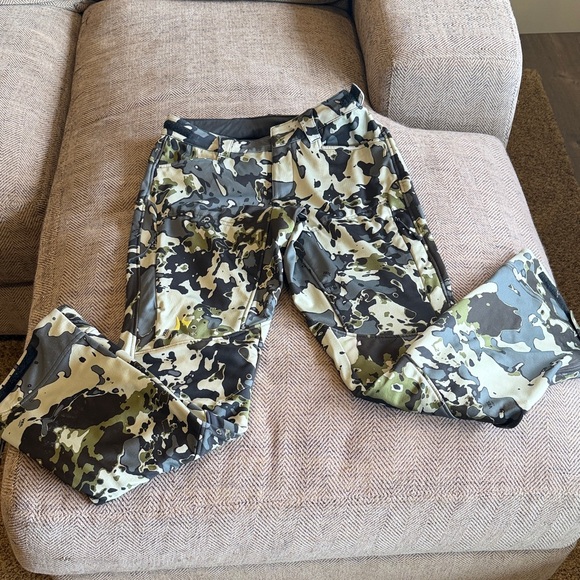 Camouflage Patterned Pants - Picture 1 of 4